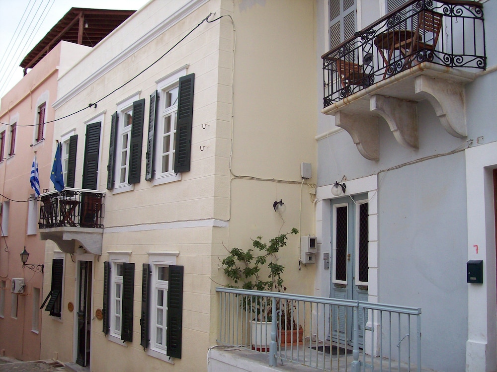 En Ermoupoli 6/50