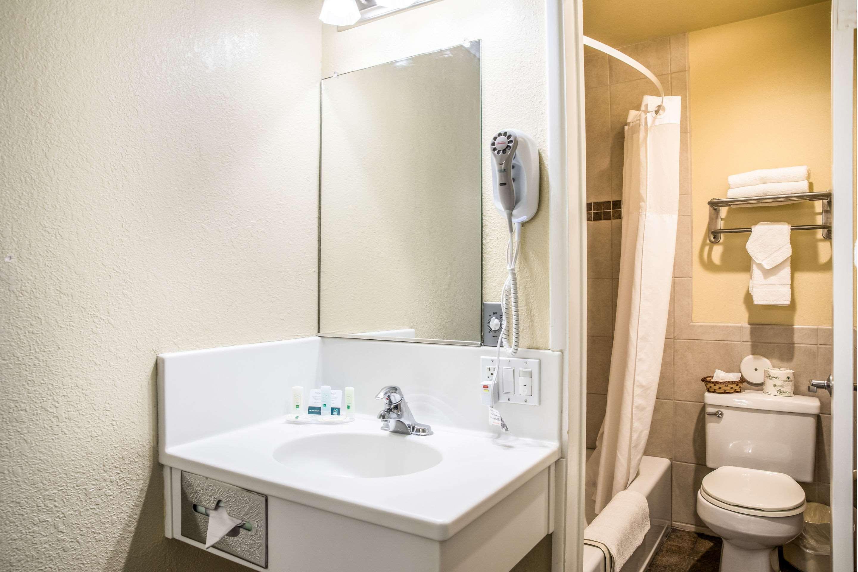 Hotel Santa Barbara, CA 42/44