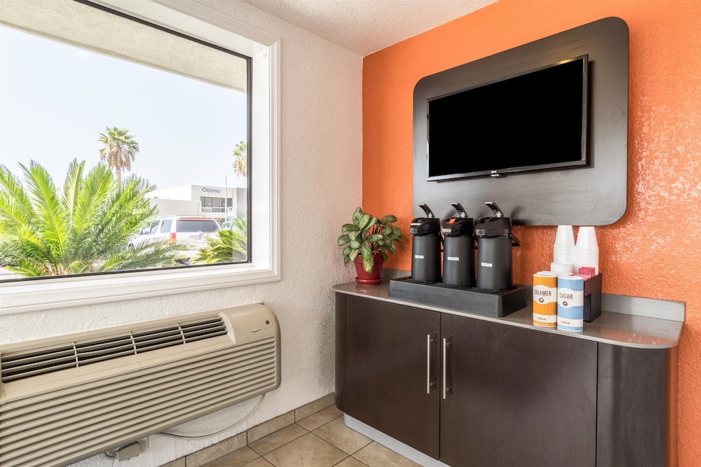 Motel6 Anaheim, CA - Fullerton East 17/59