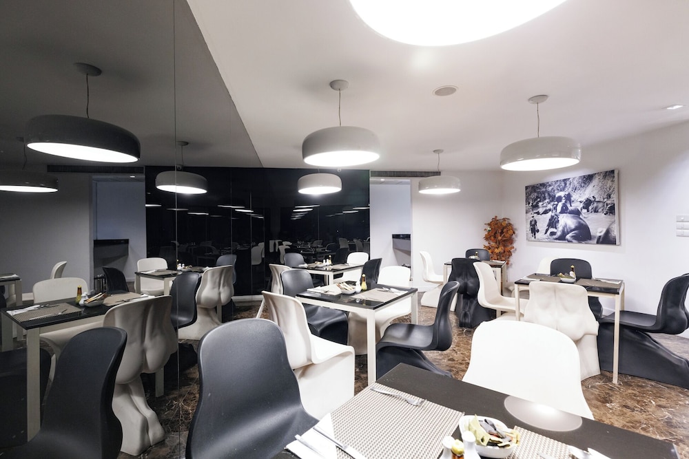 S33 Compact Sukhumvit Hotel 70/78