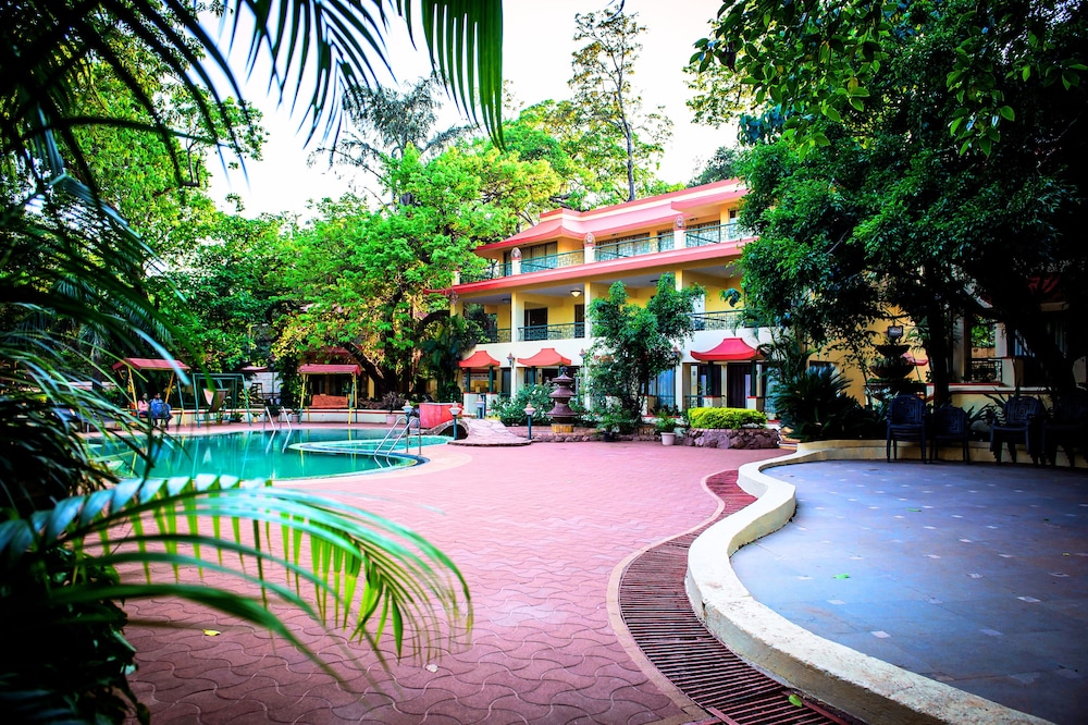 ADAMO THE RESORT 32/35