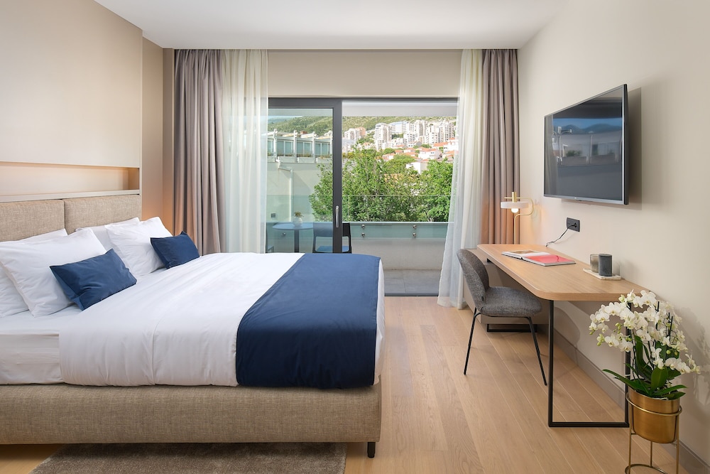 SUPERIOR, DOUBLE BED