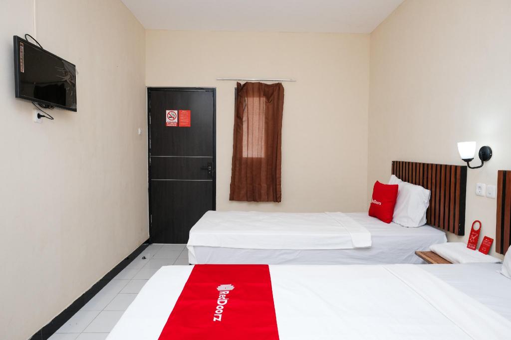 Reddoorz @ Wiyung 2 19/61
