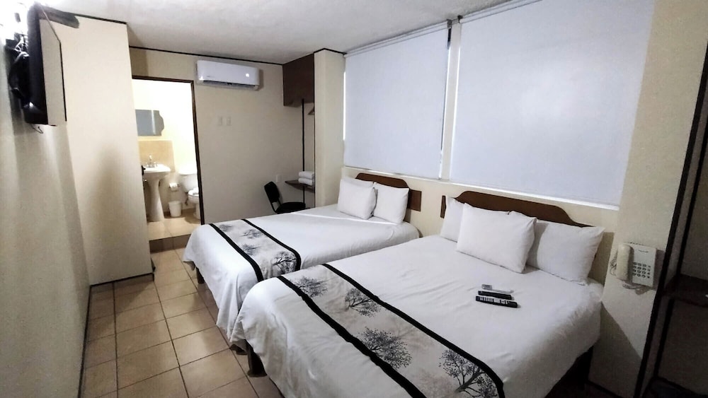 Hotel Mateos 1215 11/42