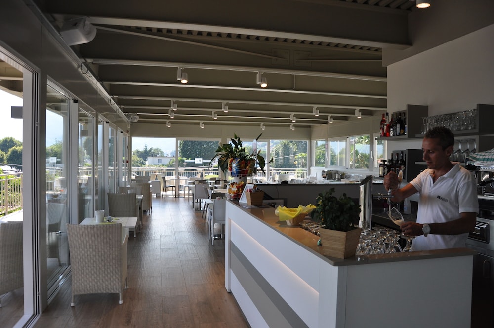 Hotel Vischi 6/50