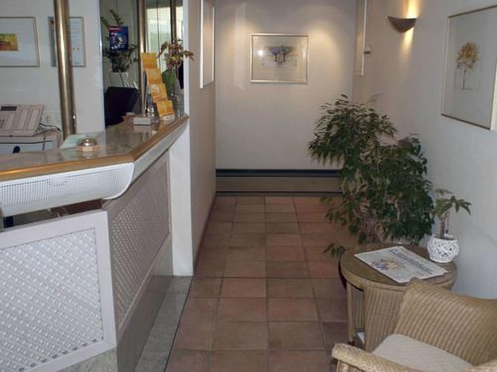ENTREE HOTEL GROSS BORSTEL 12/50