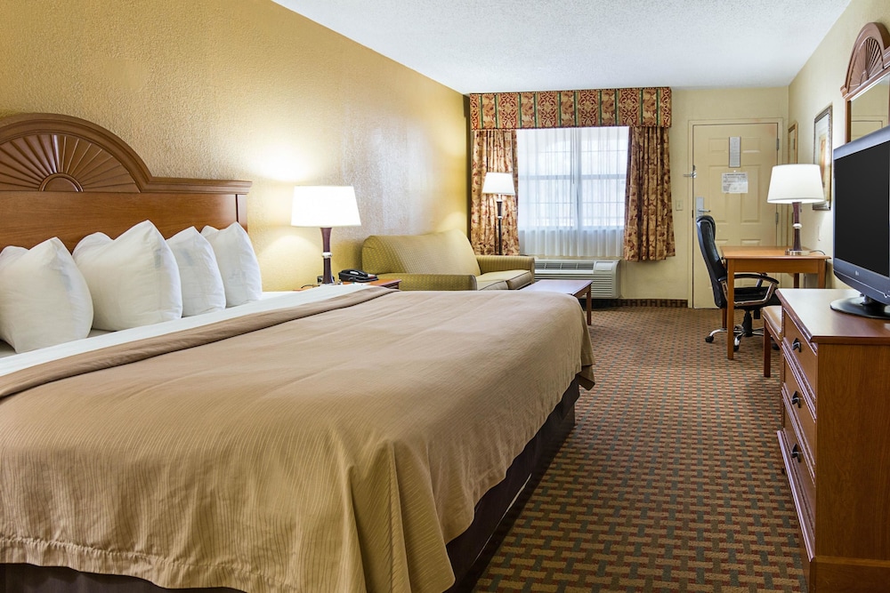 Quality Inn near Casinos and Convention Center 24/34