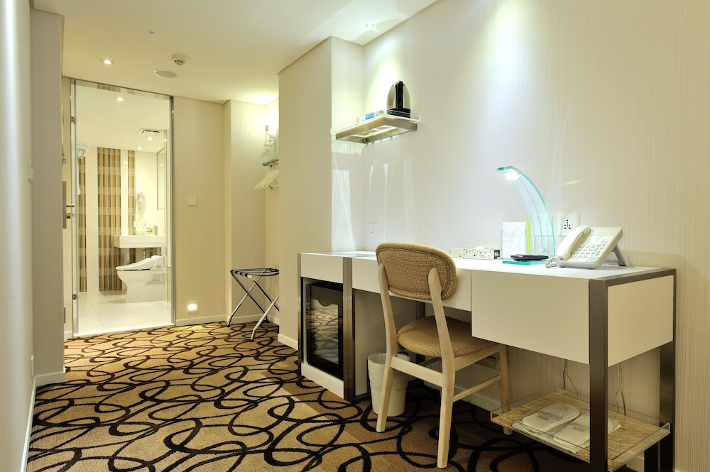 GREEN WORLD HOTEL ZHONGHUA 13/80