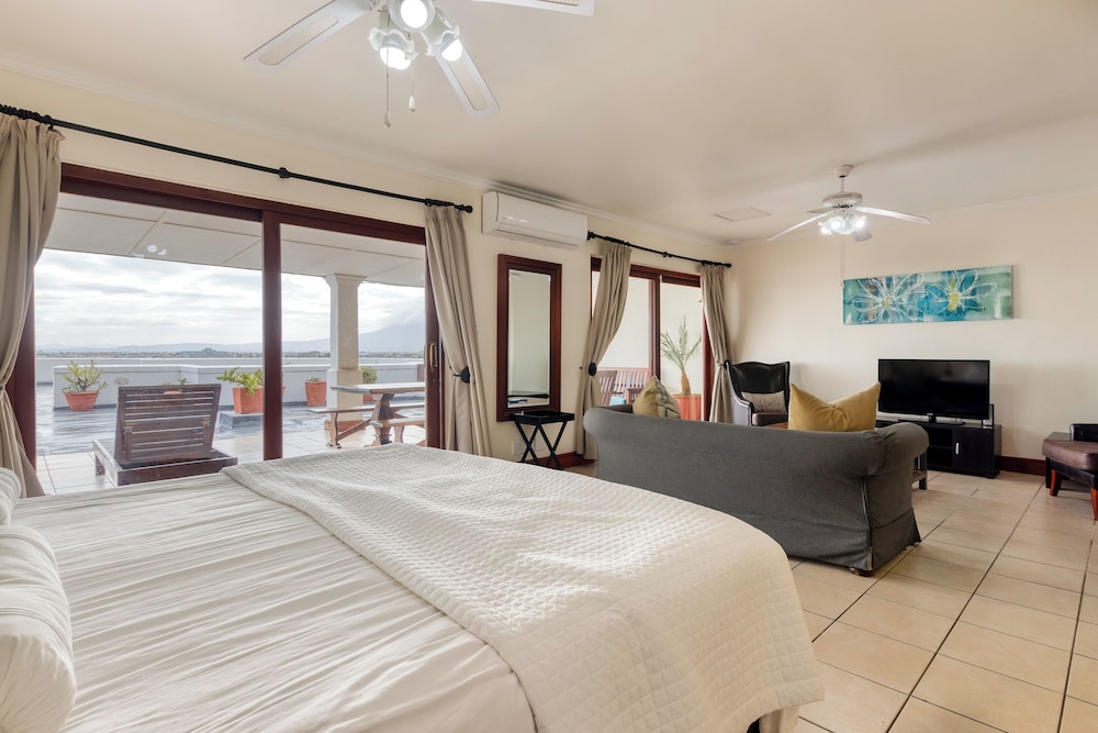 Senior, Penthouse, King Bed, Sea View