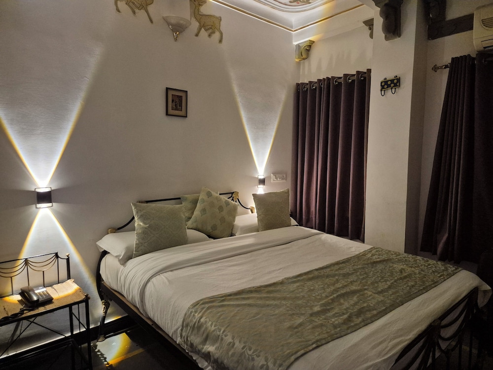 Mewar Haveli 22/57