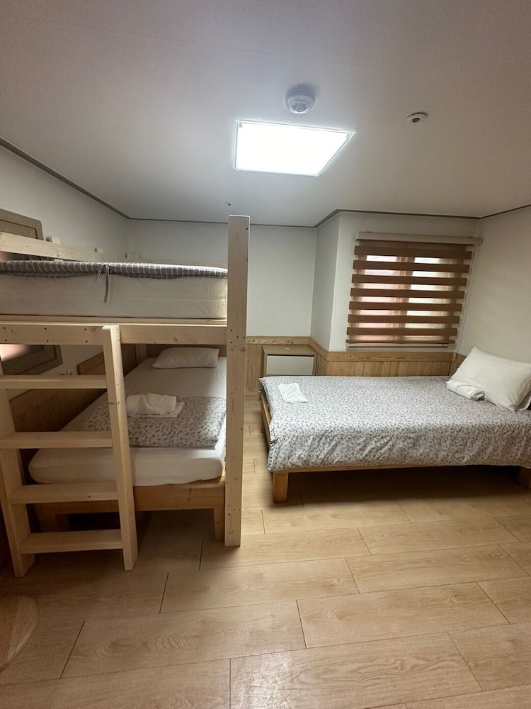 R Guesthouse 42/74