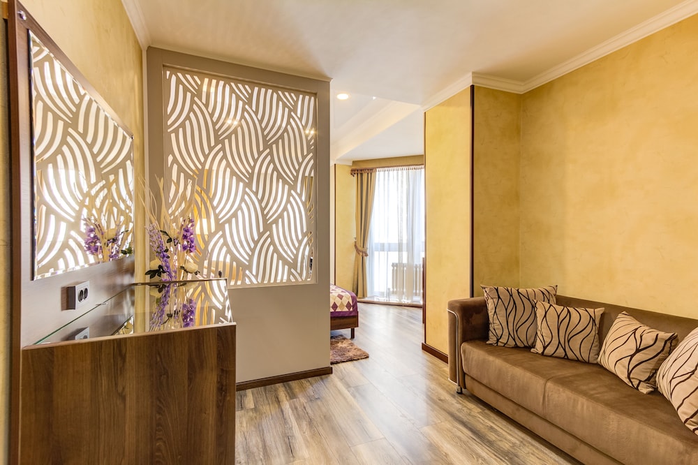Bishkek Centrum Hotel 49/66