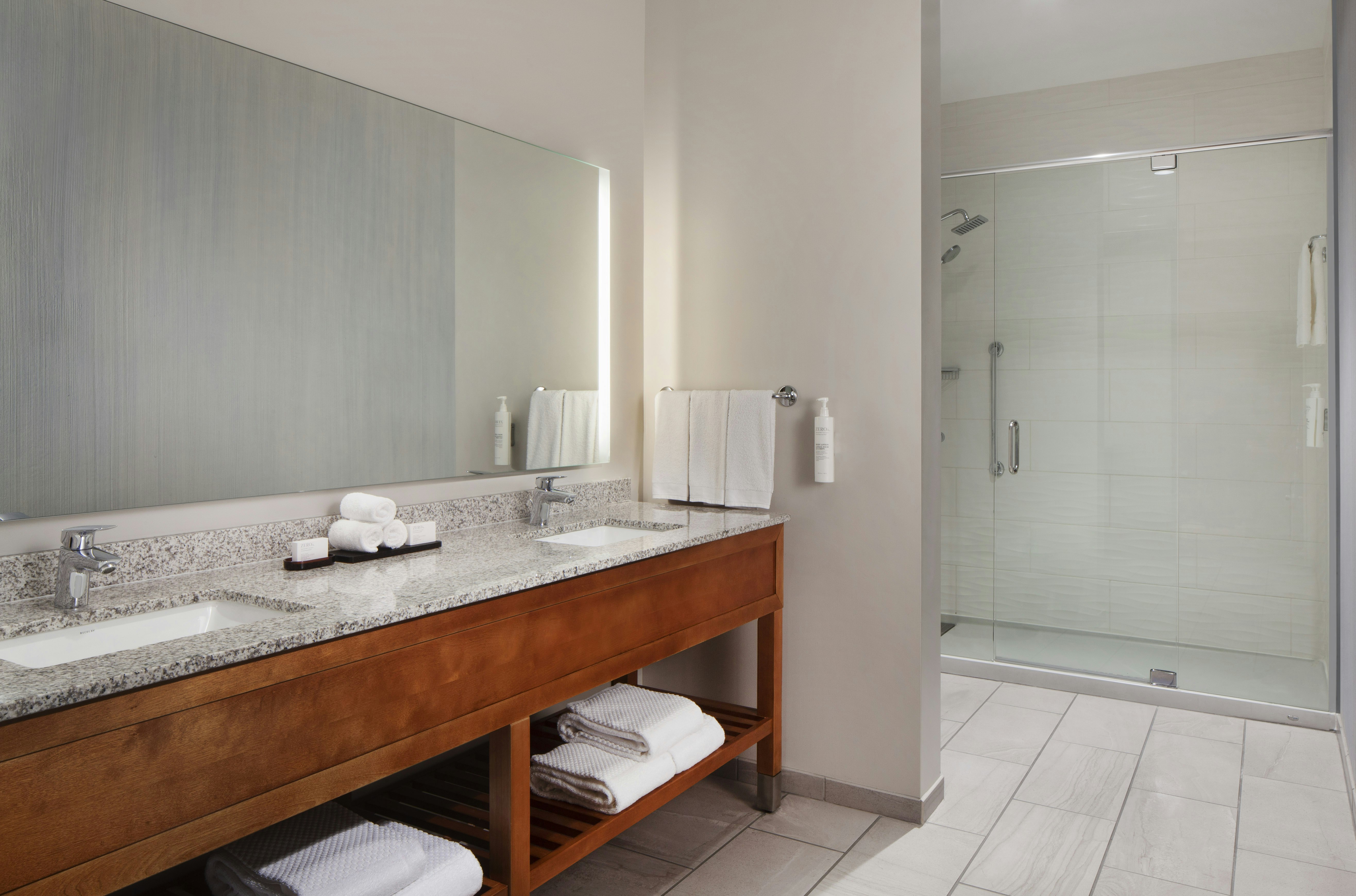 SUITE, KING BED, CORNER, ACCESSIBLE