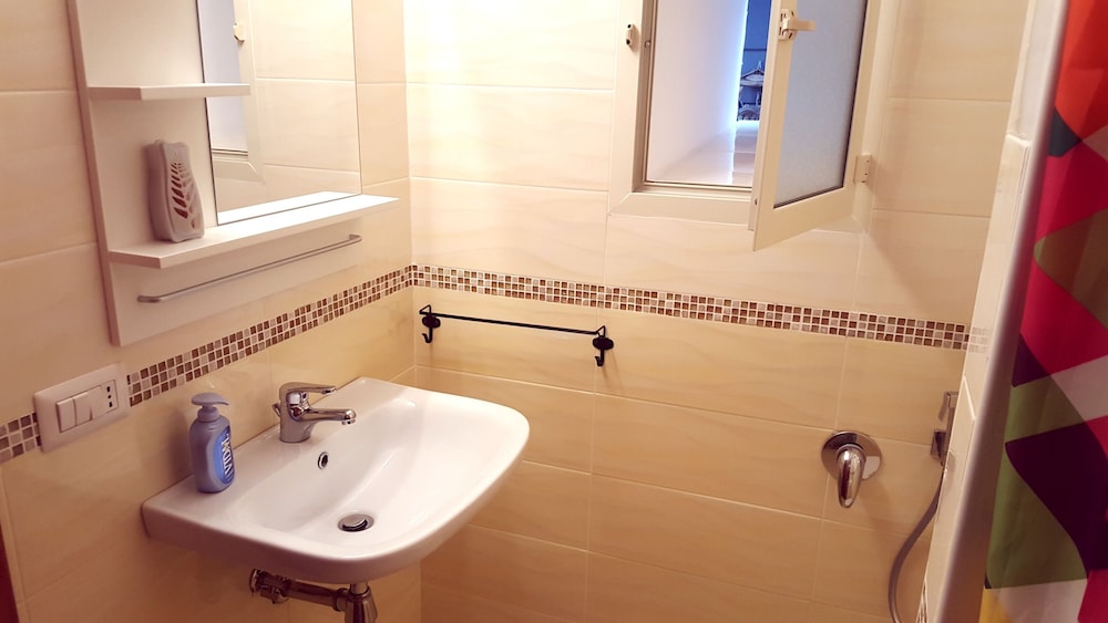 Mancini Hostel Naples 65/70