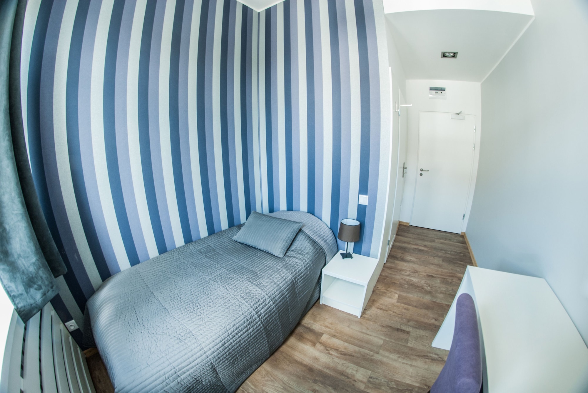 ROOM, SINGLE