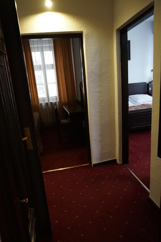 Dwor Polski Hotel 18/50