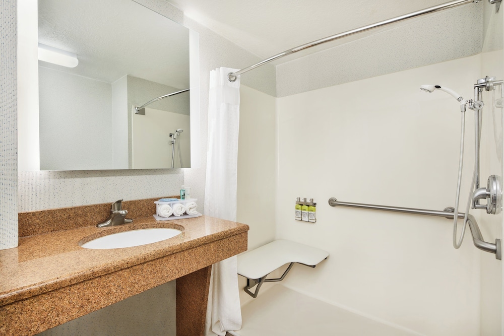Holiday Inn Express & Suites Jacksonville SE- Med Ctr Area 55/55