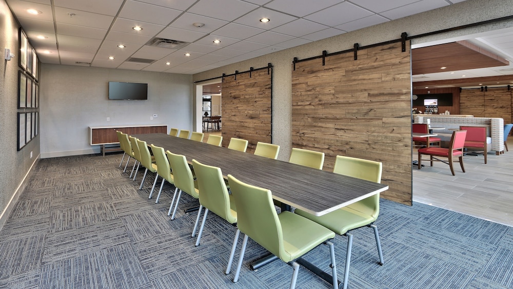 Holiday Inn Express & Suites Denver Northwest - Broomfield 47/51