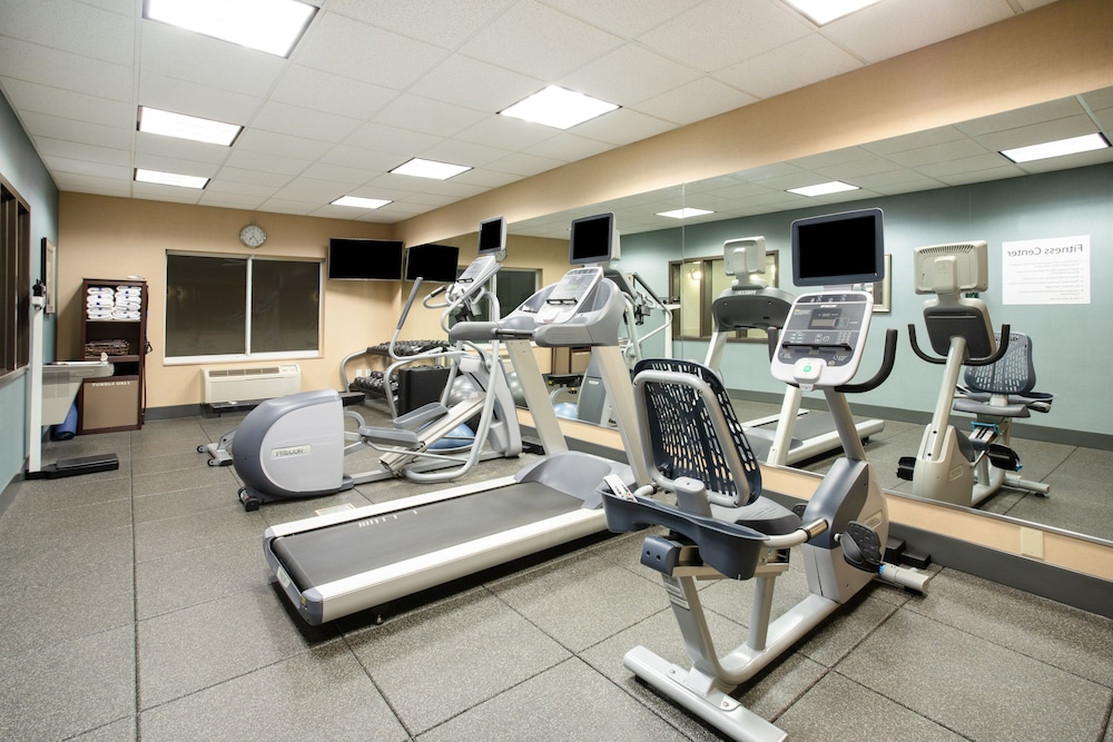 Holiday Inn Express Hotel Suites Yankton 52/71