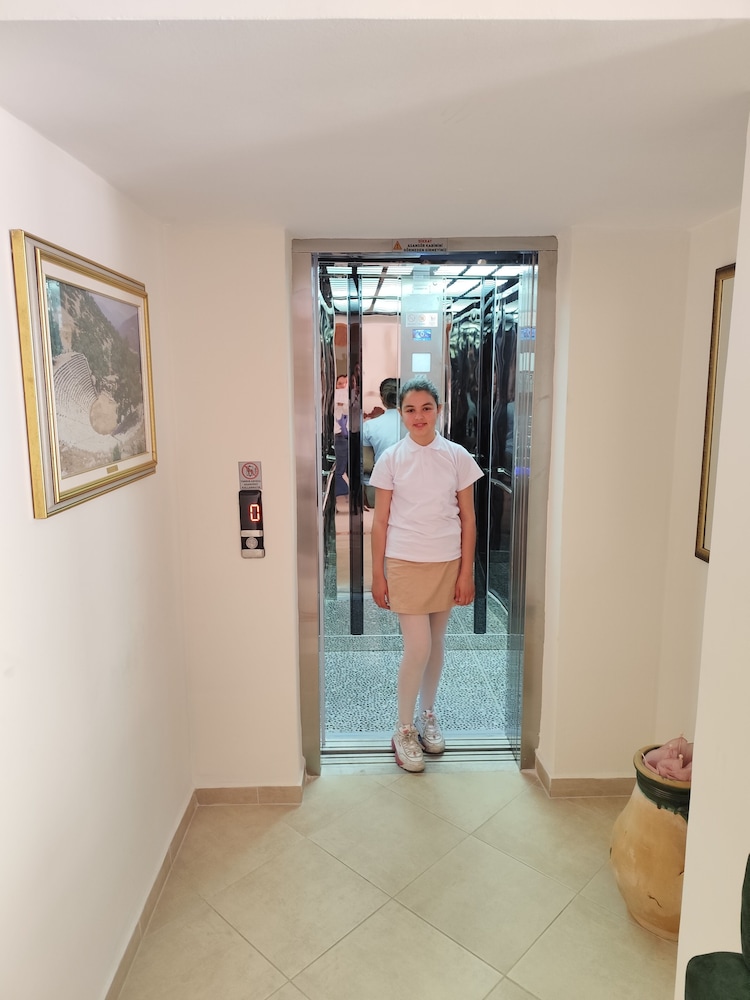 AVE MARIA HOTEL 11/65