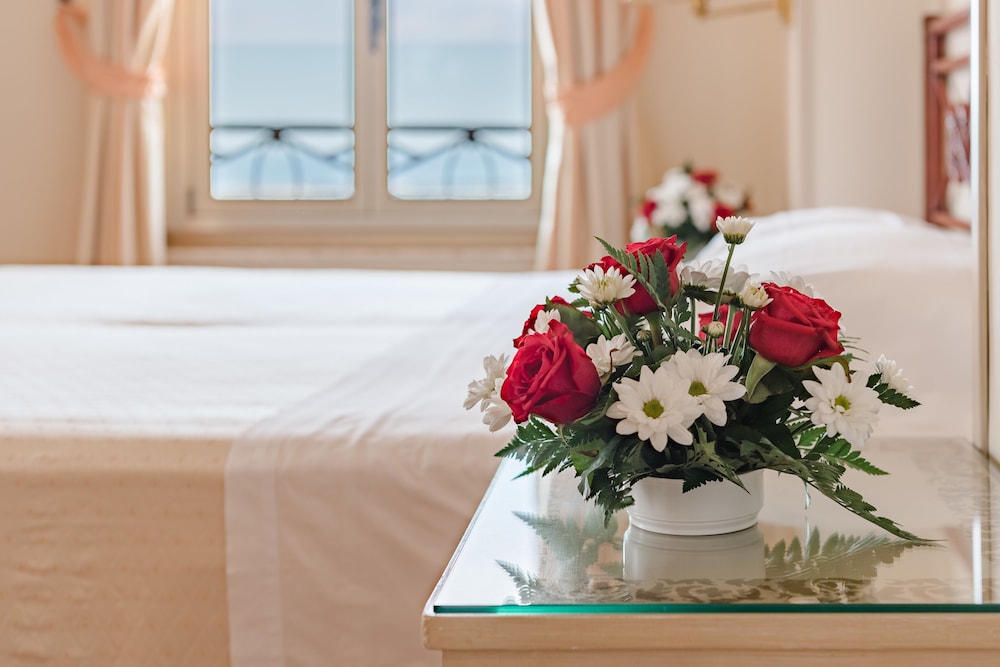 Miramare Hotel 24/42