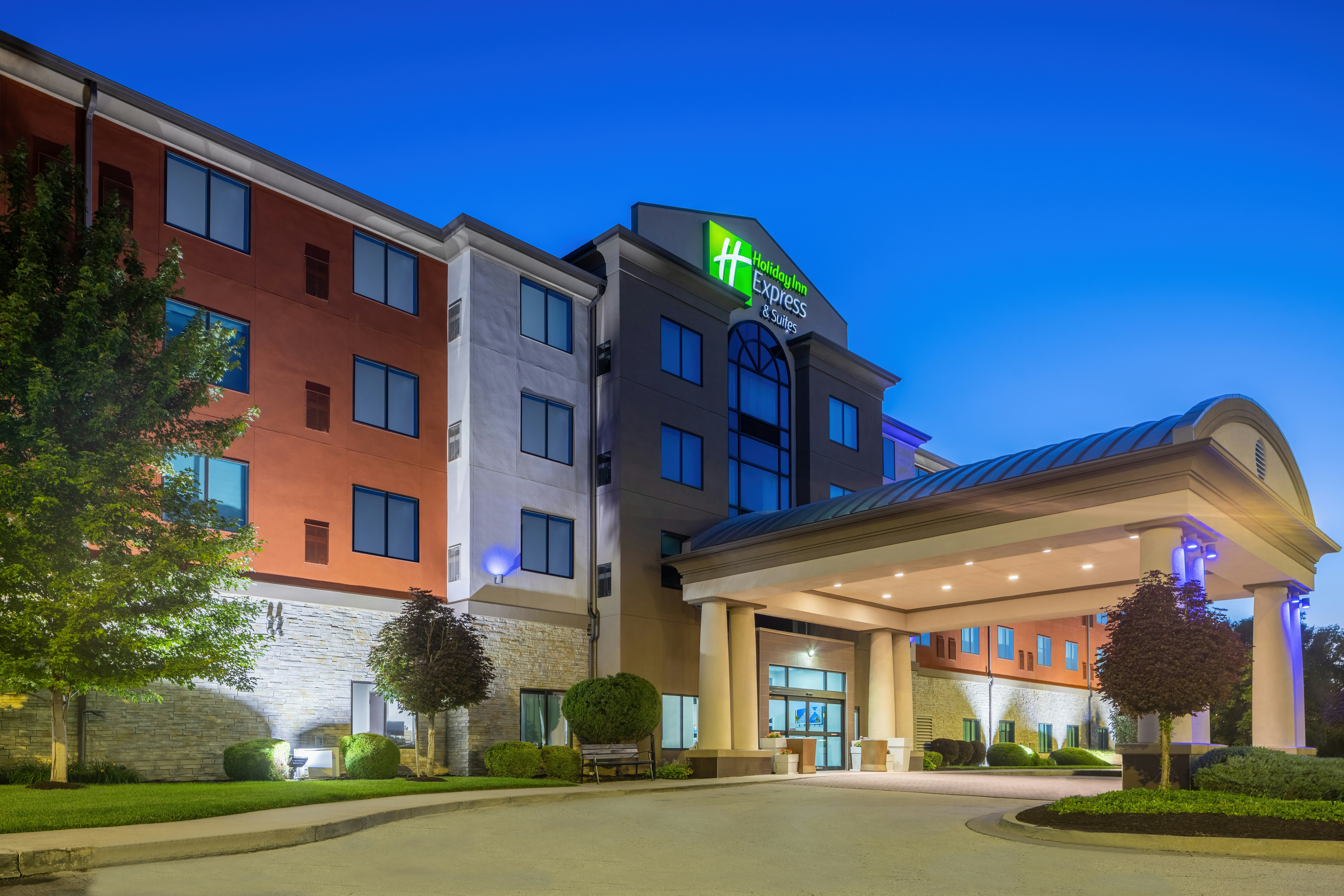 Holiday Inn Express Hotel Suites Kansas City Airport 9/72