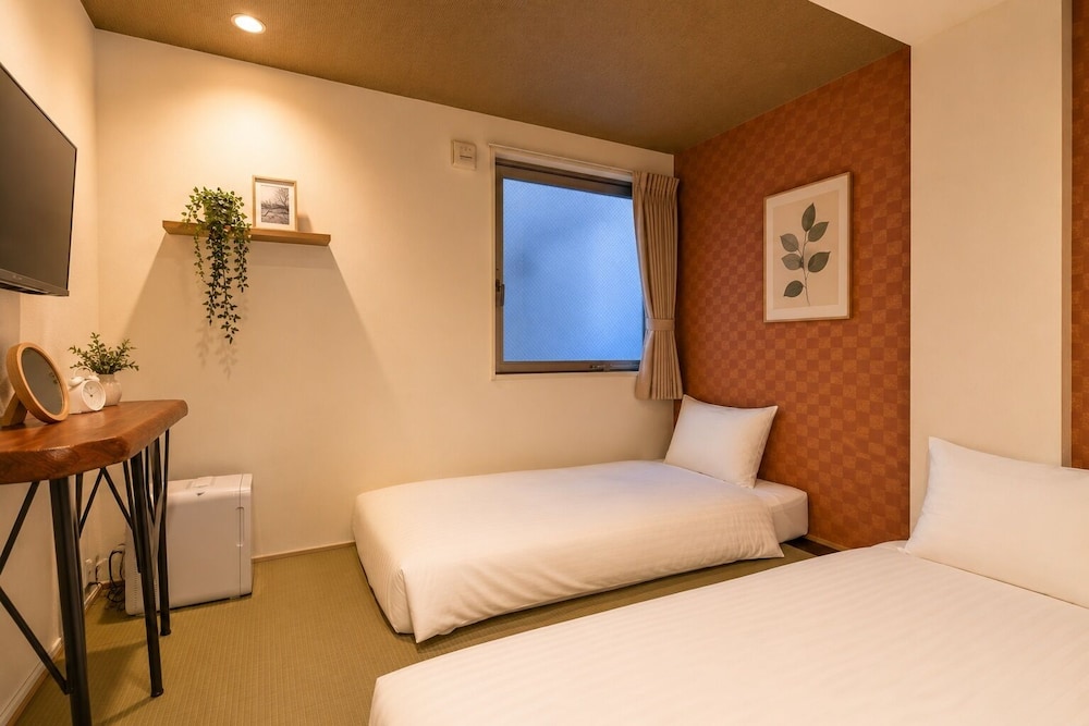 JAPANESE, TWIN BEDS