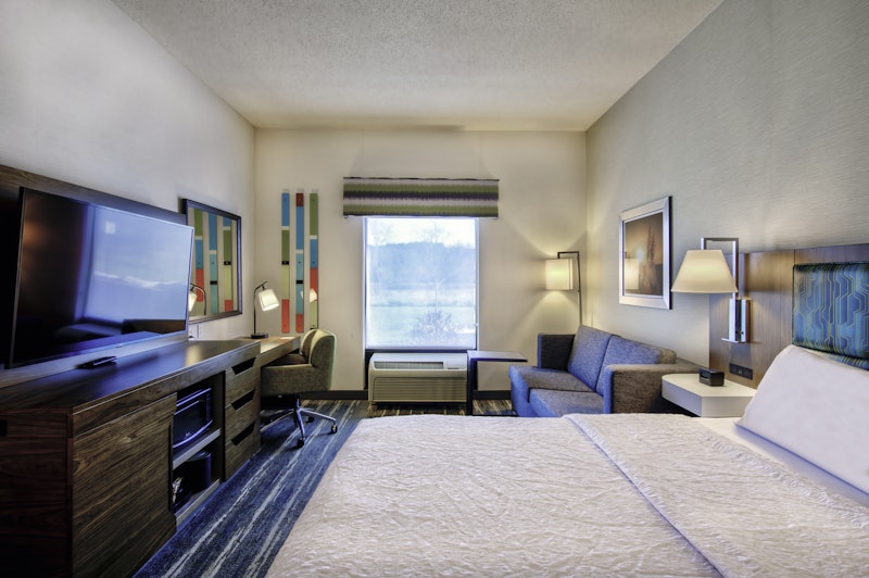 Hampton Inn Cortland 4/14