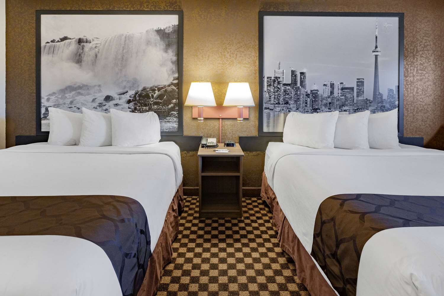 Super 8 by Wyndham Ambassador Bridge Windsor ON 18/28