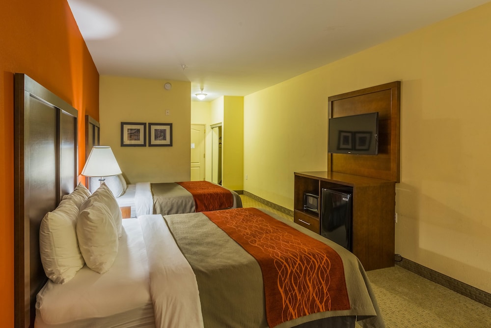 Comfort Inn & Suites Villa Rica, GA 13/47