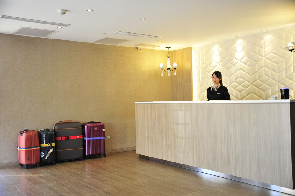 The Riverside Hotel Hengchun 11/60