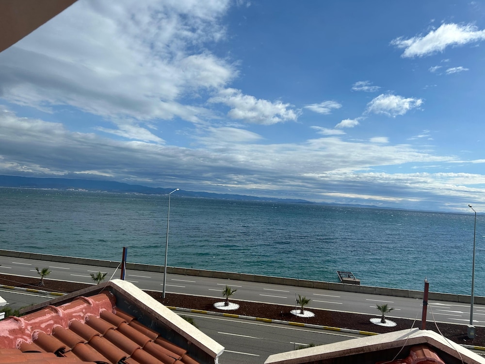 Lopera Beach Hotel 46/50