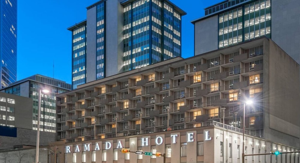Ramada Plaza By Wyndham Calgary Downtown 1/65