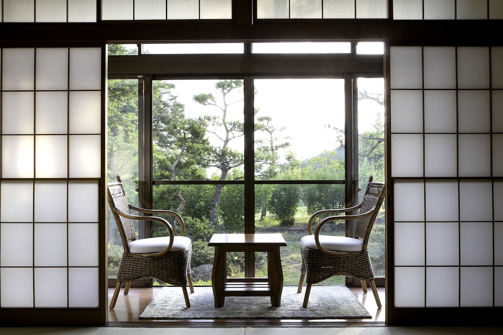 JAPANESE, DELUXE