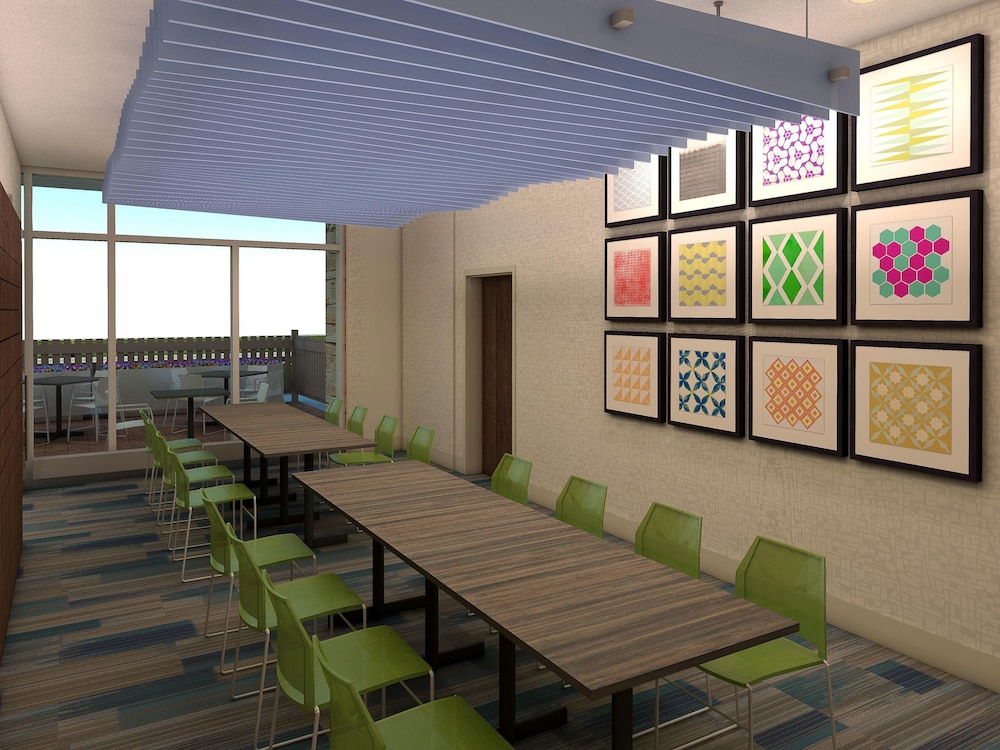 Holiday Inn Express and Suites Dallas Northeast Arboretum, an IHG Hotel 46/49