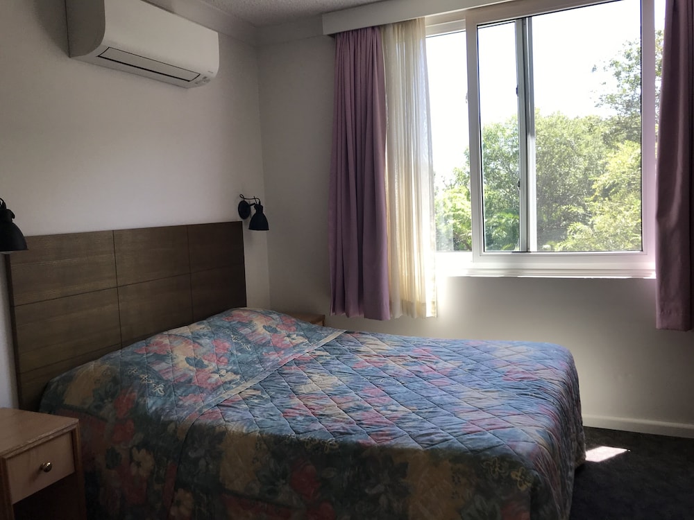 ROOM, DOUBLE BED