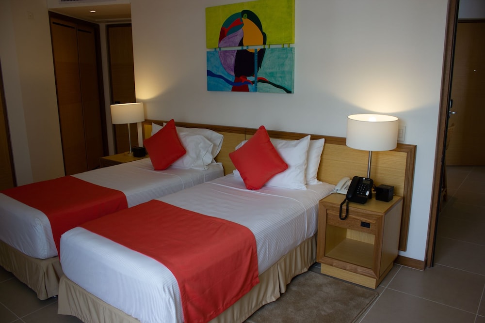 2 BEDROOMS, SUITE