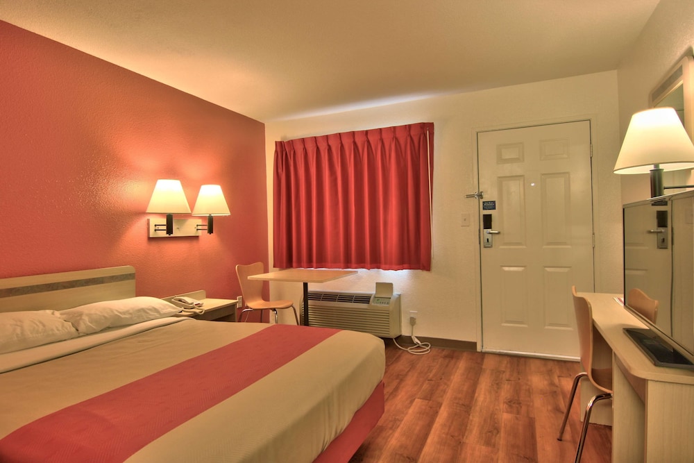 Motel6 Sacramento, CA - North 37/59