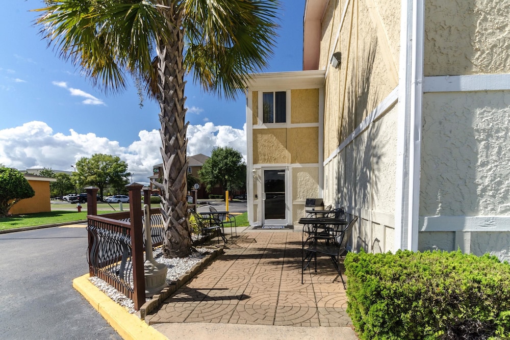 Rodeway Inn & Suites Jacksonville Near Camp Lejeune 3/51