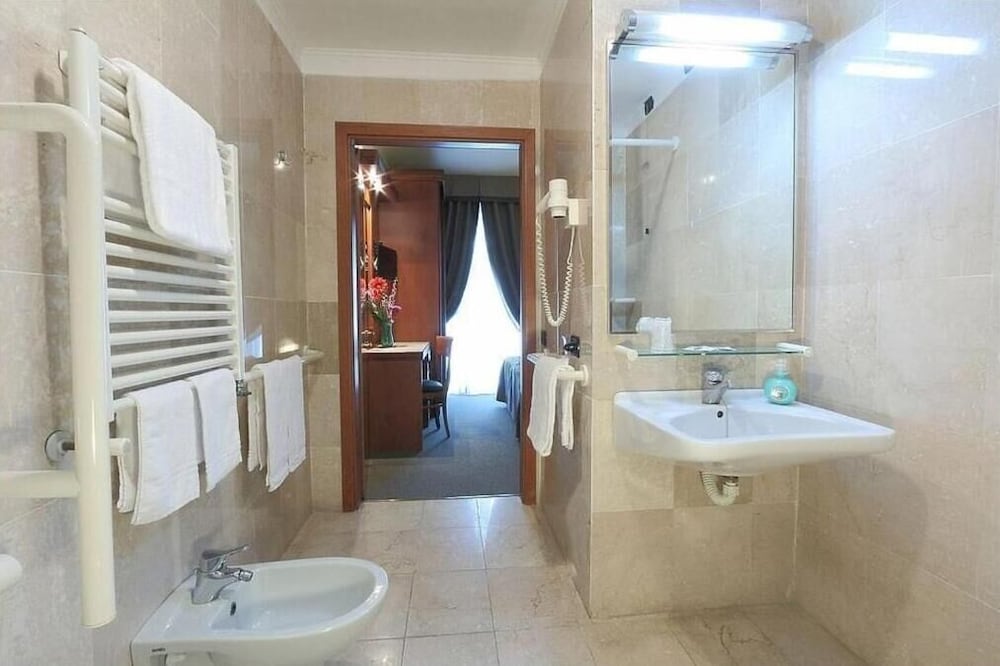 Arcadia Hotel 48/48