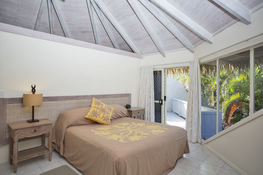3 BEDROOMS, POOL, VILLA