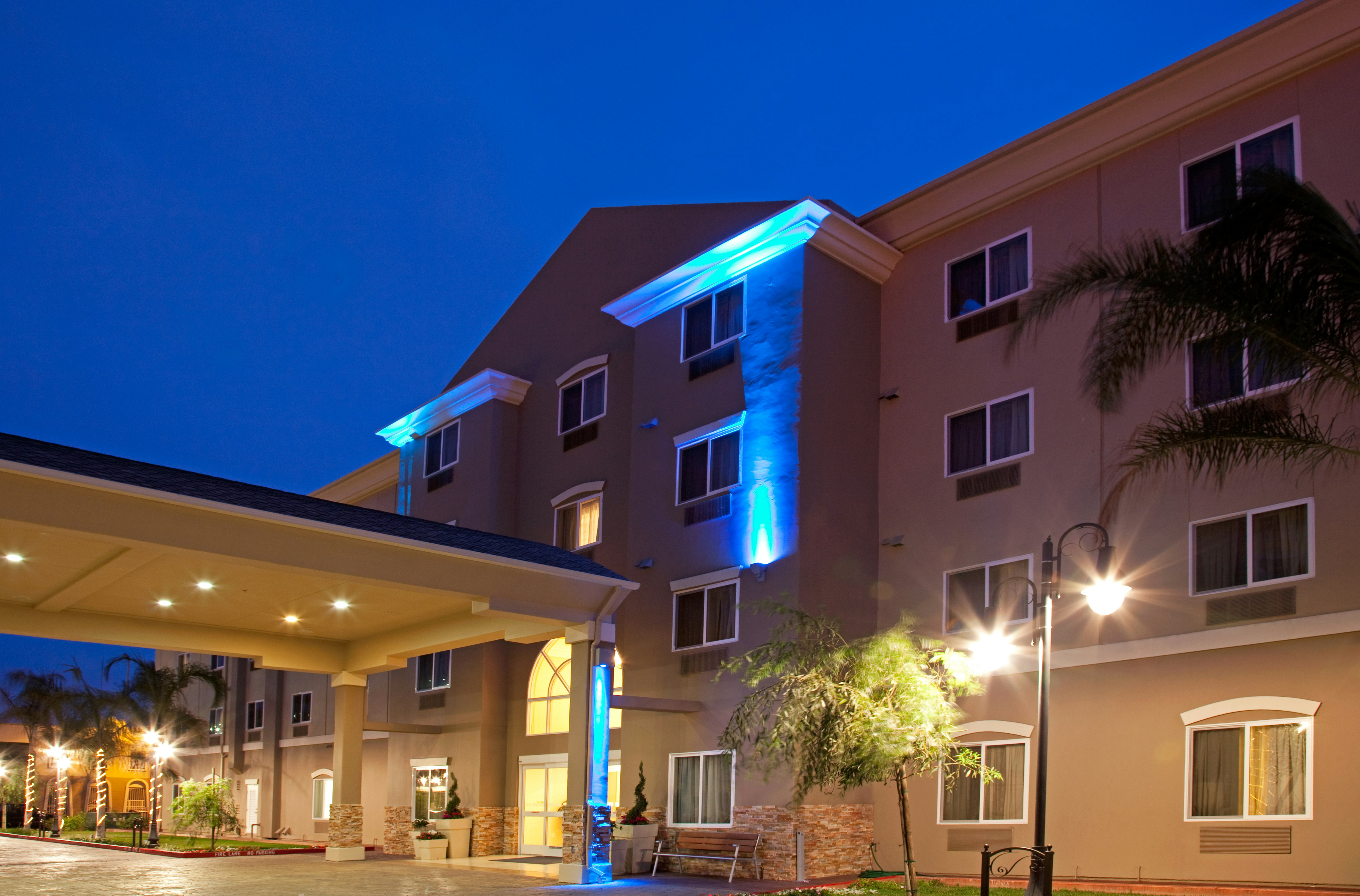 Holiday Inn Express and Suites Los Angeles Airport Hawthorne 3/53