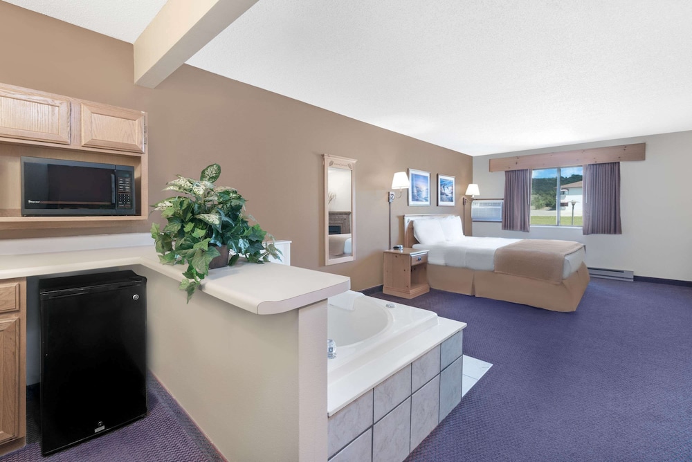 Super 8 by Wyndham Chamberlain SD 33/38