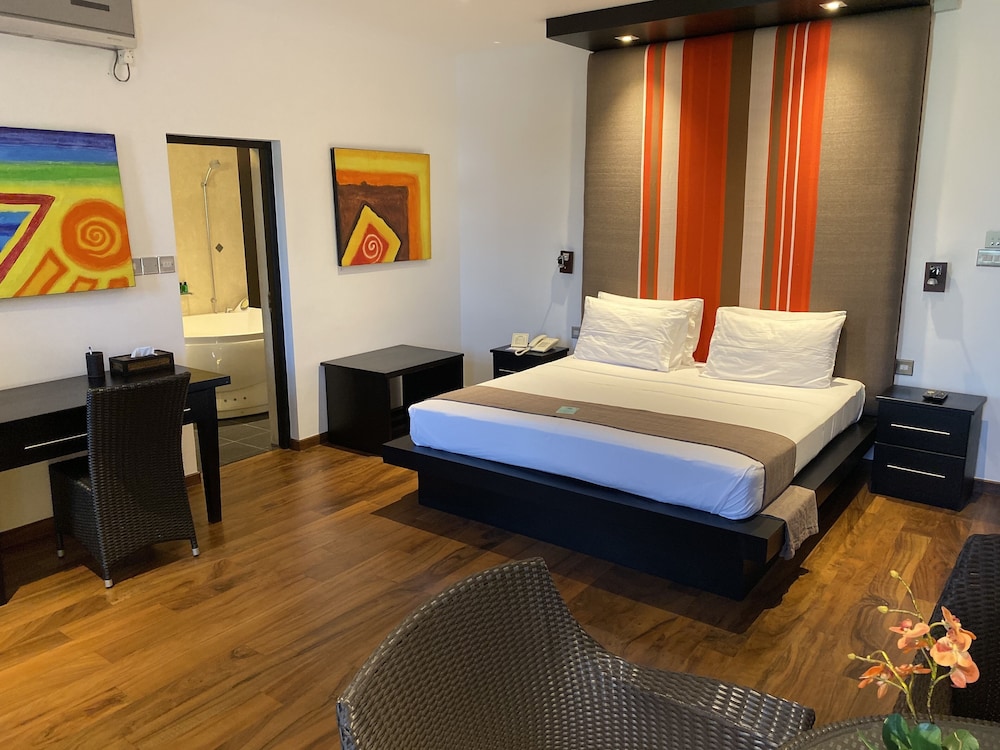 SUPERIOR, DOUBLE BED, JETTED TUB