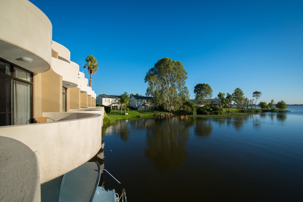 Lake Mulwala Boatel 30/50