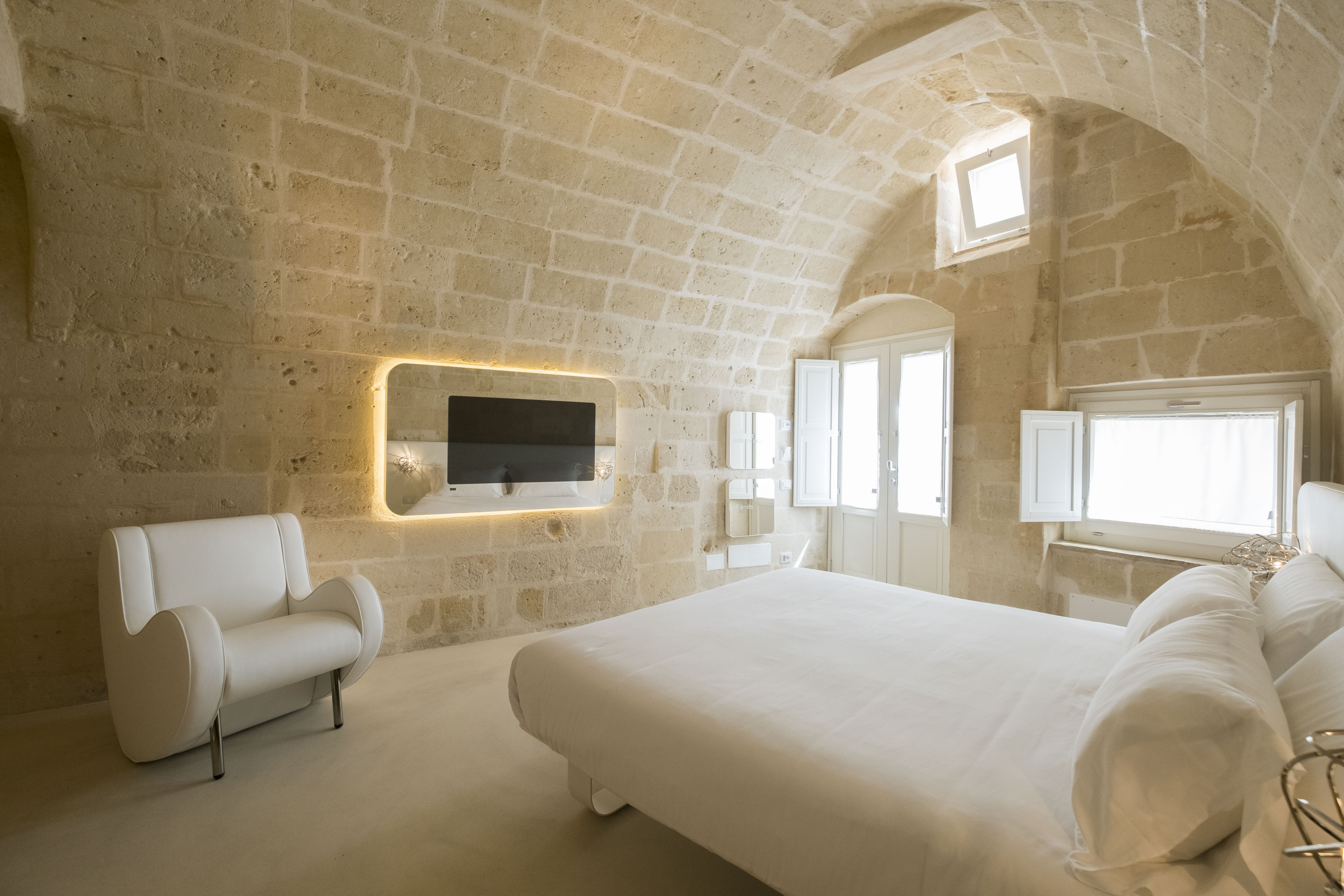 DELUXE, SINGLE, DOUBLE BED