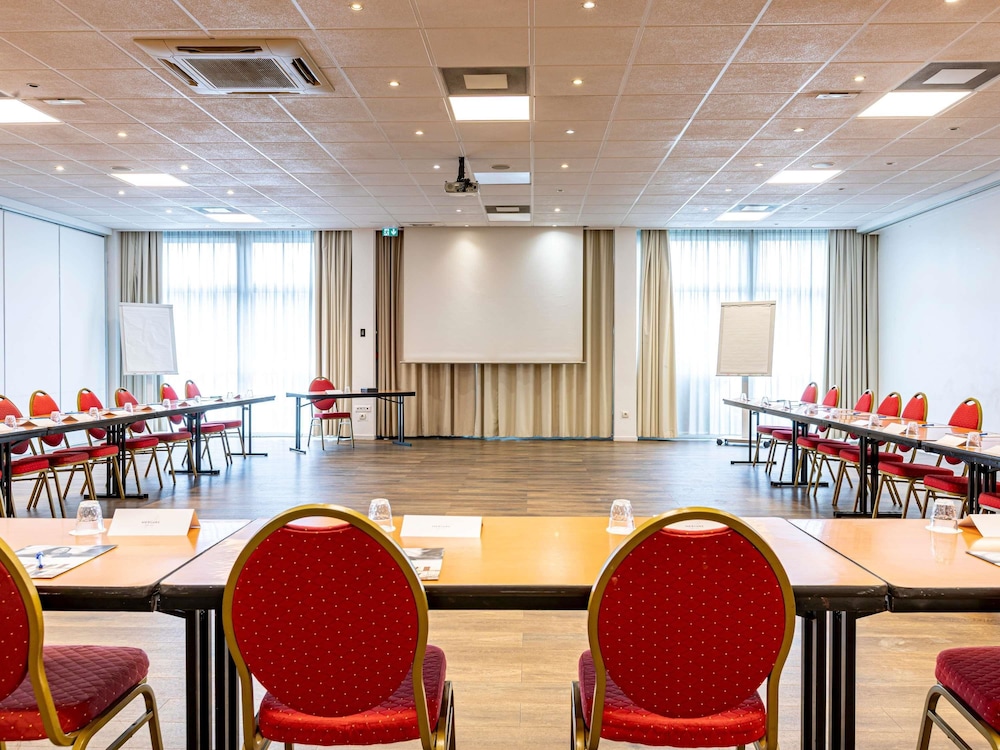 Hotel Mercure Paris Le Bourget 68/74