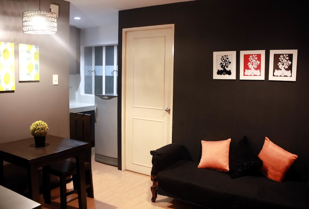 Frederick's Apartelle 25/52