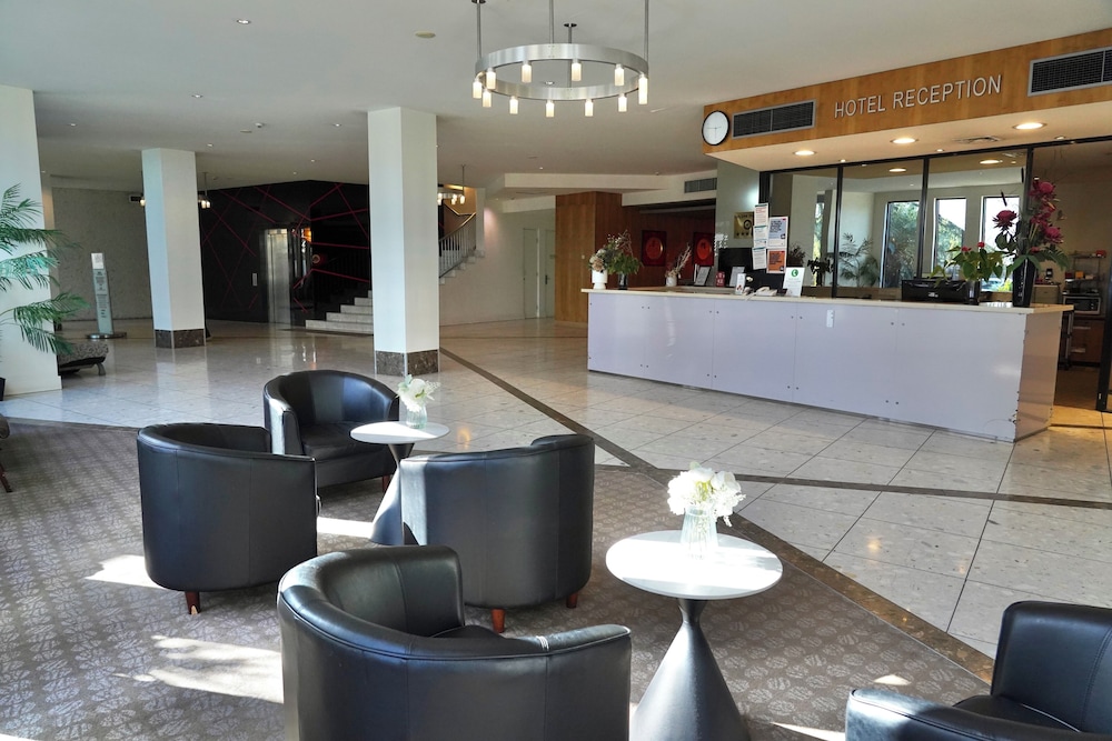 Golden Pebble Hotel 11/71