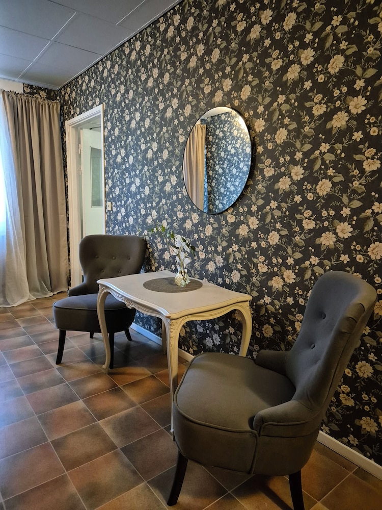 Smålandsstenar Hotell 22/37